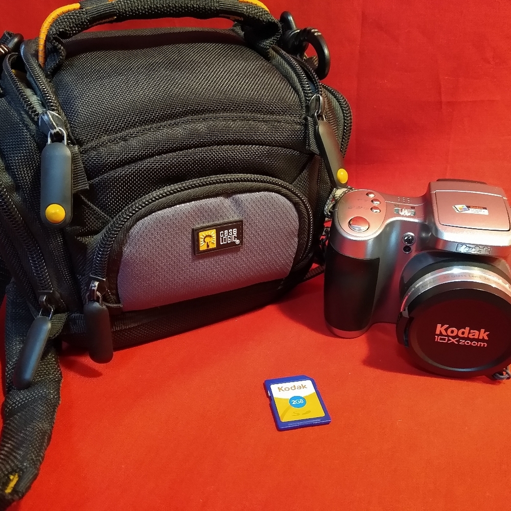 Kodak Camera, Case, & SD card